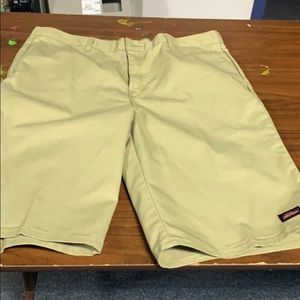 Men’s cargo shorts